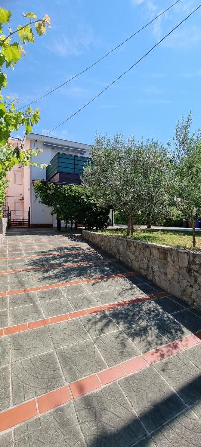 Apartmani Karla Baška Exterior foto